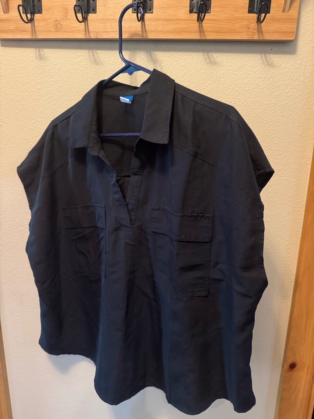 Old Navy Black Short-Sleeve Collared Shirt